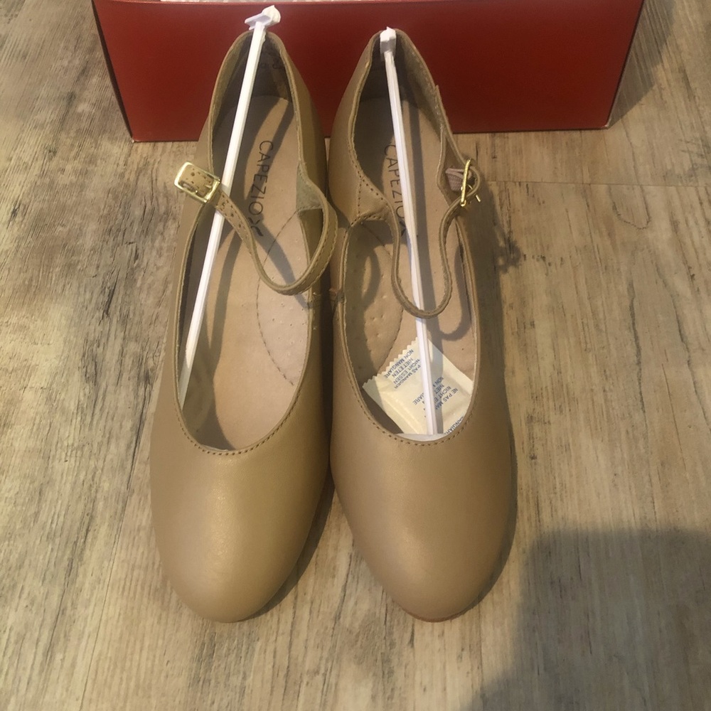 Capezio 2 inch Student Footlight 650 Character Shoes